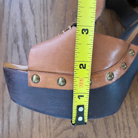 Hinge- Leather upper with wooden block heel - Picture 12 of 15